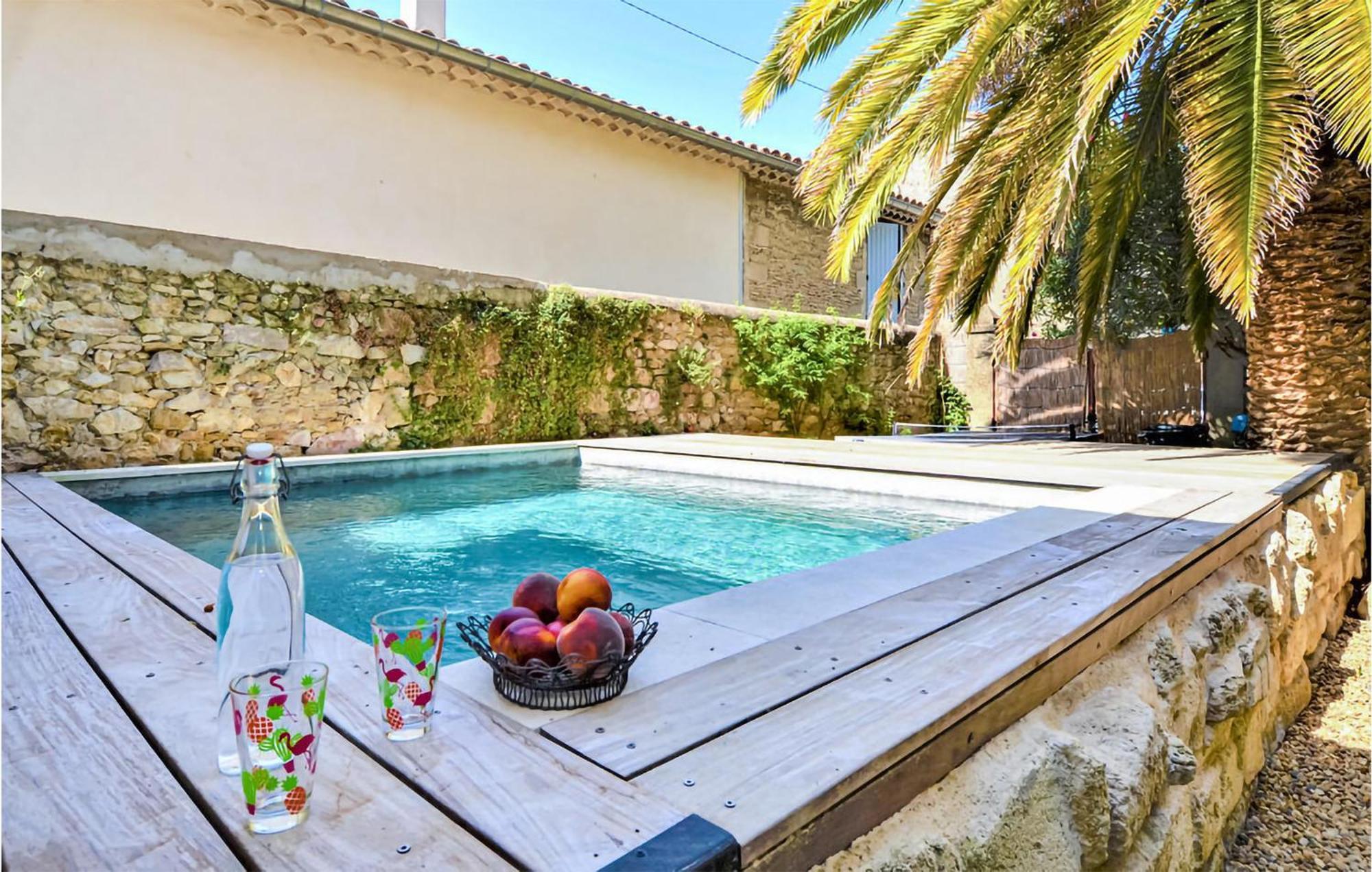 Awesome Apartment In Pujaut With Swimming Pool Exterior photo